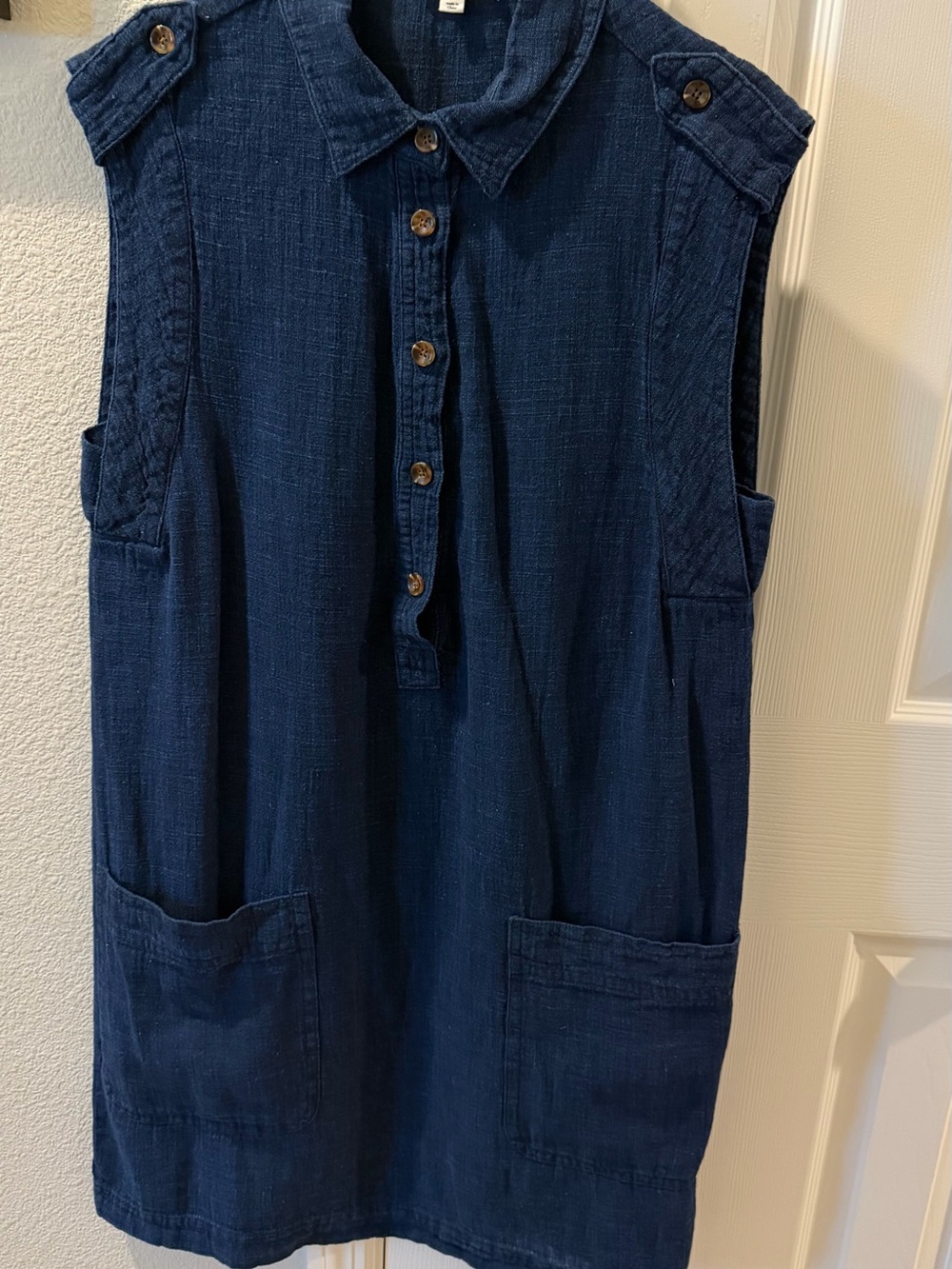 Sleeveless Navy Button-Front Shift Dress with Patch Pockets